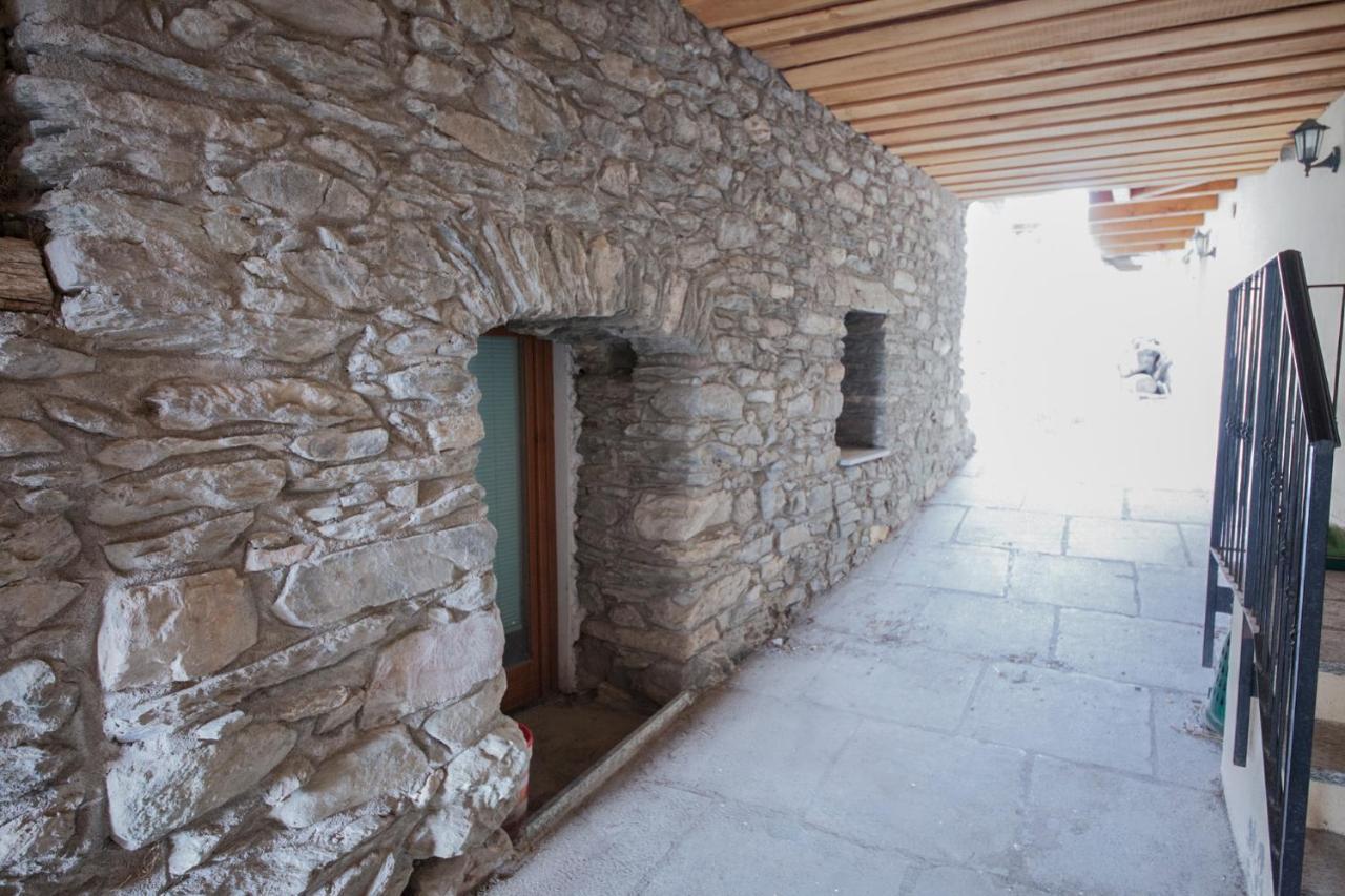 Hôtel Mountain Cave à Aoste Extérieur photo