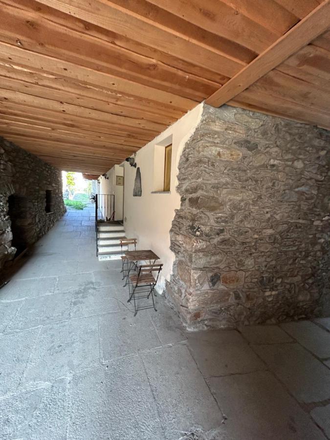Hôtel Mountain Cave à Aoste Extérieur photo